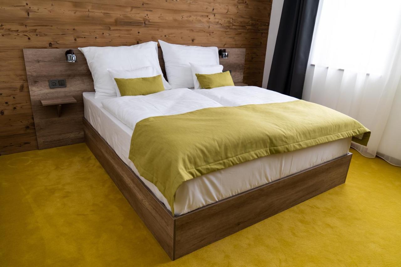 Hotel Kristaly Konferencia & Wellness Ajka 外观 照片