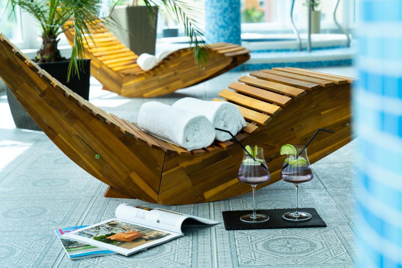 Hotel Kristaly Konferencia & Wellness Ajka 外观 照片