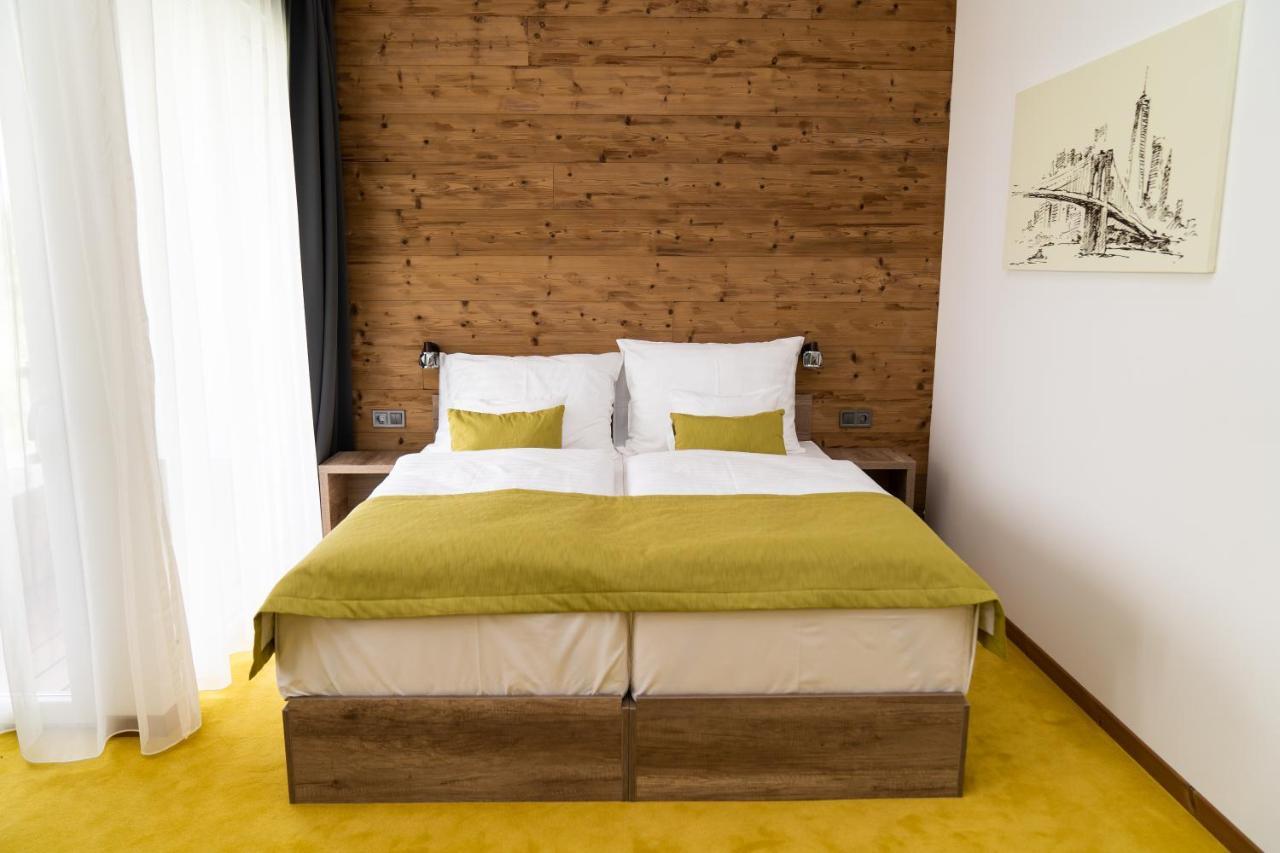 Hotel Kristaly Konferencia & Wellness Ajka 外观 照片