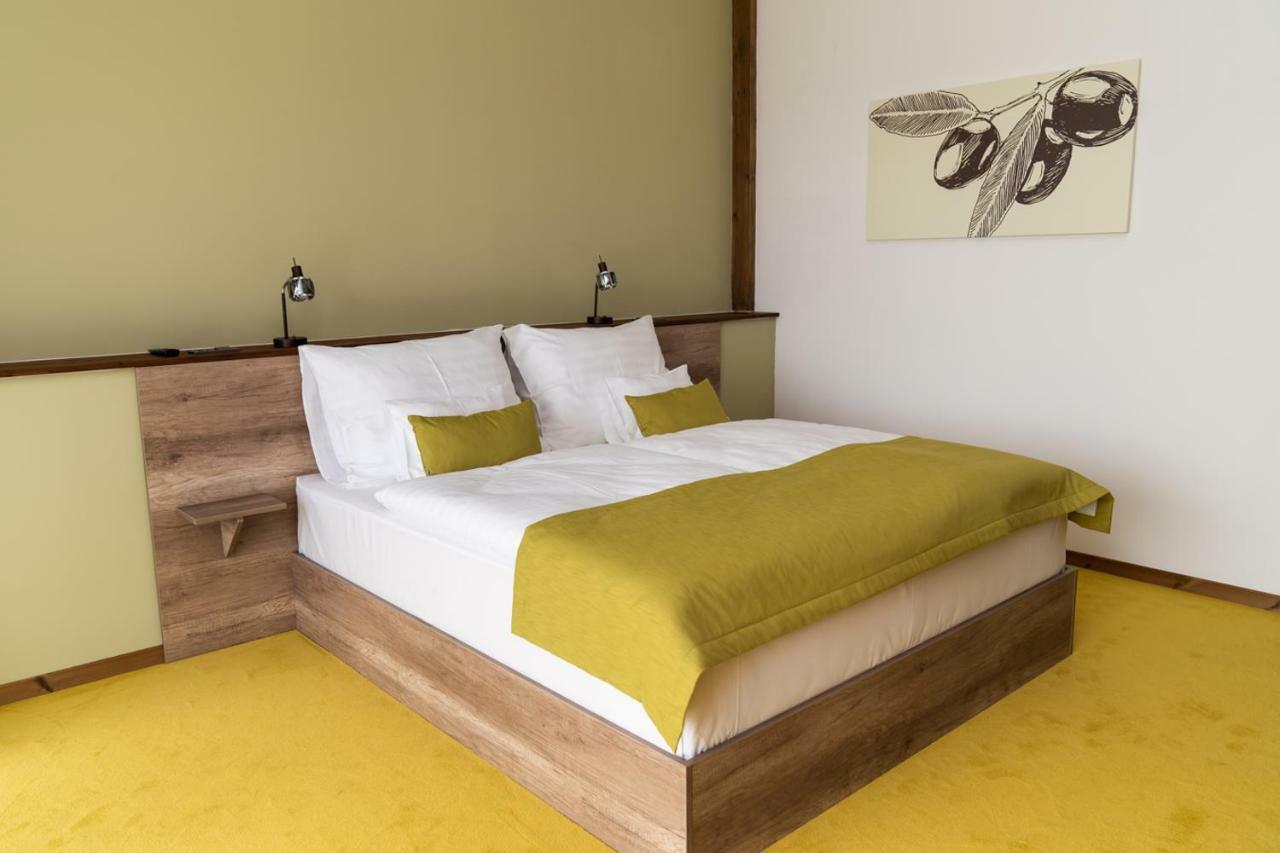 Hotel Kristaly Konferencia & Wellness Ajka 外观 照片