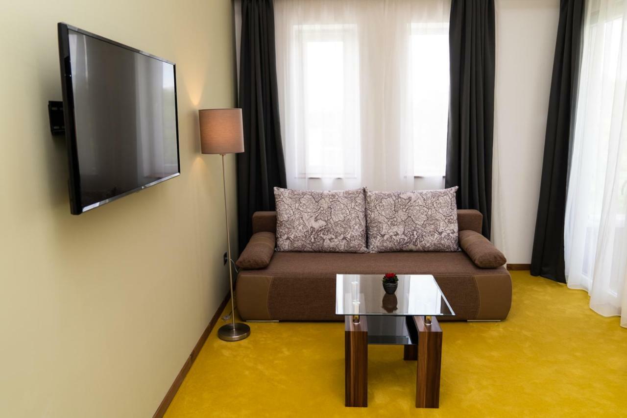 Hotel Kristaly Konferencia & Wellness Ajka 外观 照片