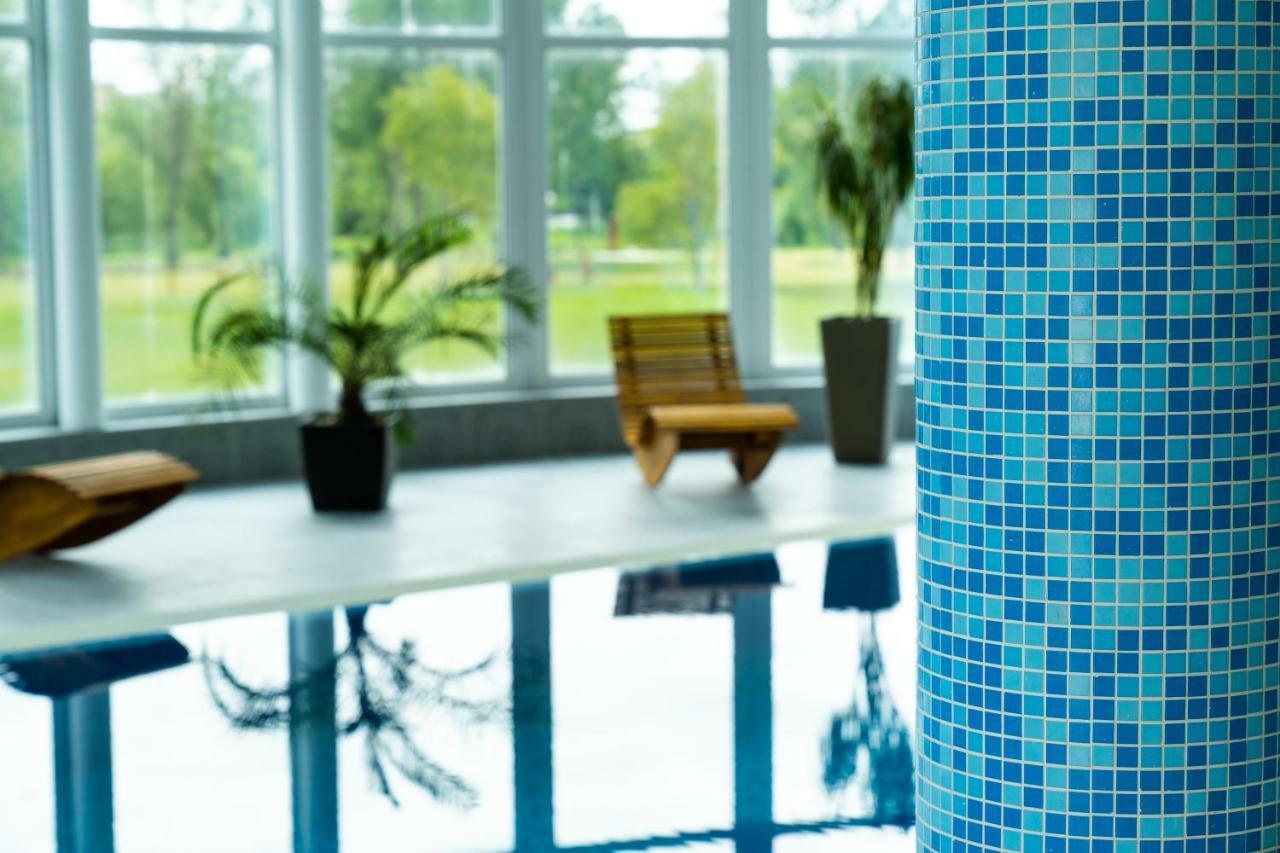 Hotel Kristaly Konferencia & Wellness Ajka 外观 照片